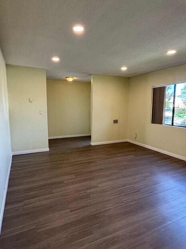 Building Photo - 6065 California Ave