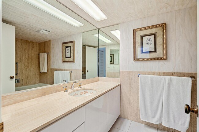 Building Photo - 2066 N Ocean Blvd