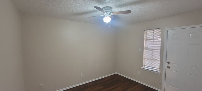 Building Photo - 3019 Aspin Dr