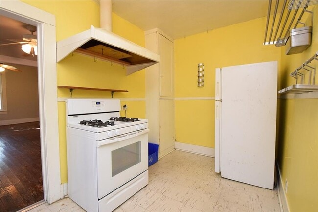 Building Photo - 5110 Evans Ave