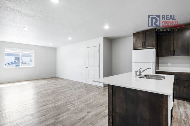 Building Photo - 1813 W Quinn Rd