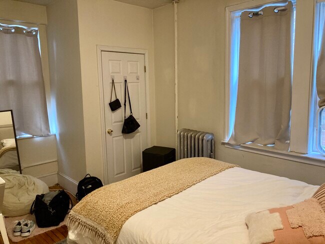 Building Photo - 55 Egmont St