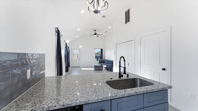 Building Photo - 1428 Rd 5607