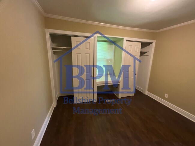 Building Photo - Spacious 3 Bed, 2 Bath Bottom-Floor Duplex...