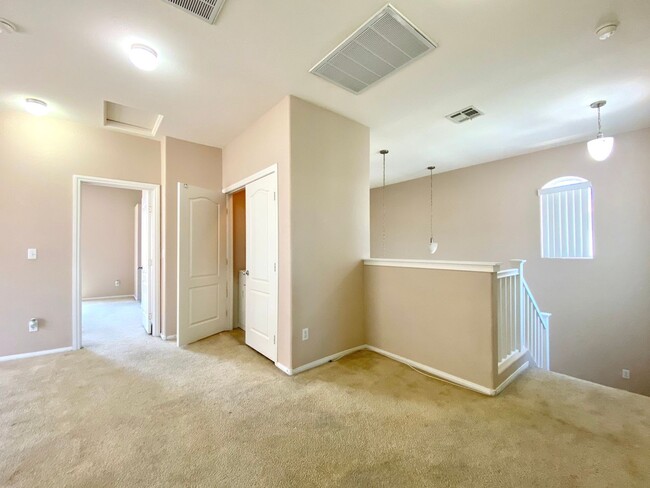 Building Photo - Nice 2-story single-family house with 3 Bedrooms, 2.5 Bathrooms