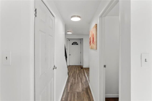 Building Photo - 310 Enright Ct