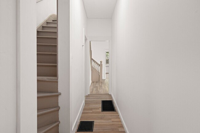 Building Photo - Stunning 4 bedroom home in Perry South available now!