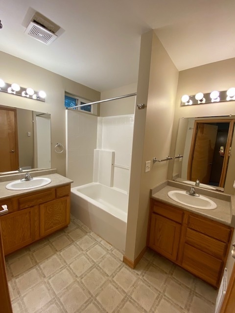 Upstairs bathroom - 1623 Lincoln St