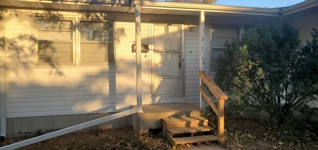 Building Photo - 2512-2514-2514 Braemore Rd