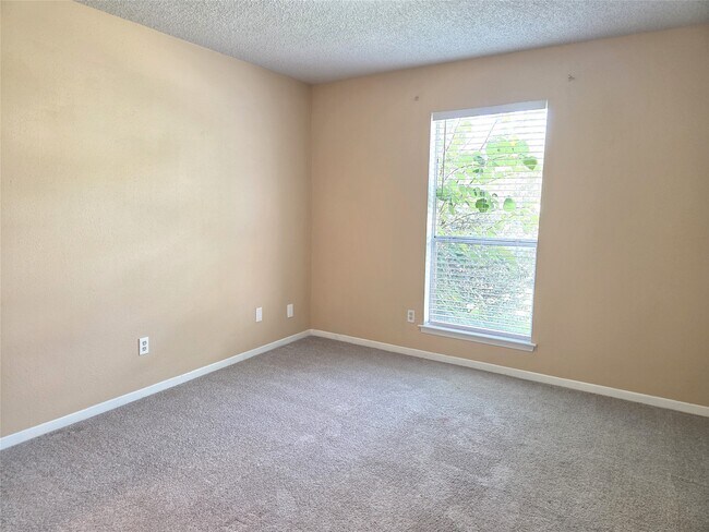 Building Photo - 13427 Juniper Point Dr
