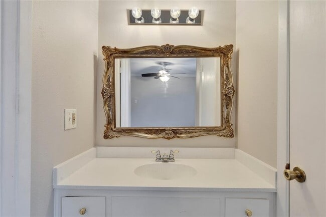 Building Photo - 10407 Button Quail Dr