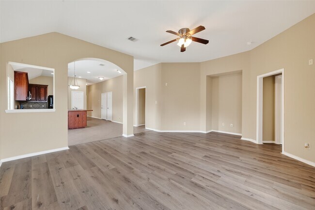 Building Photo - 2114 Thorn Berry Creek Ln