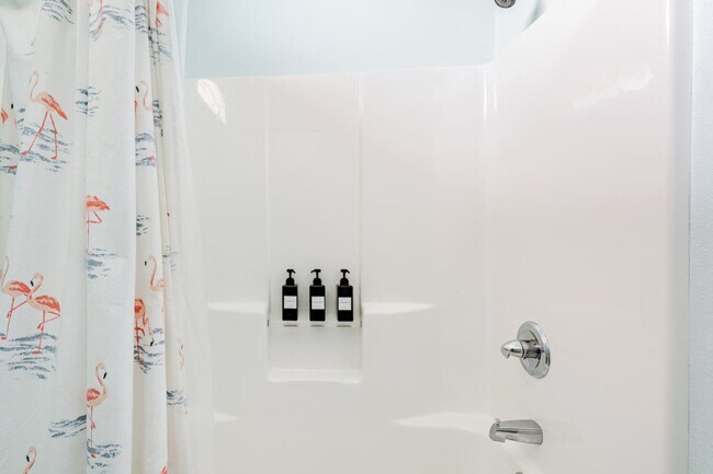 Building Photo - 994 Dolly St