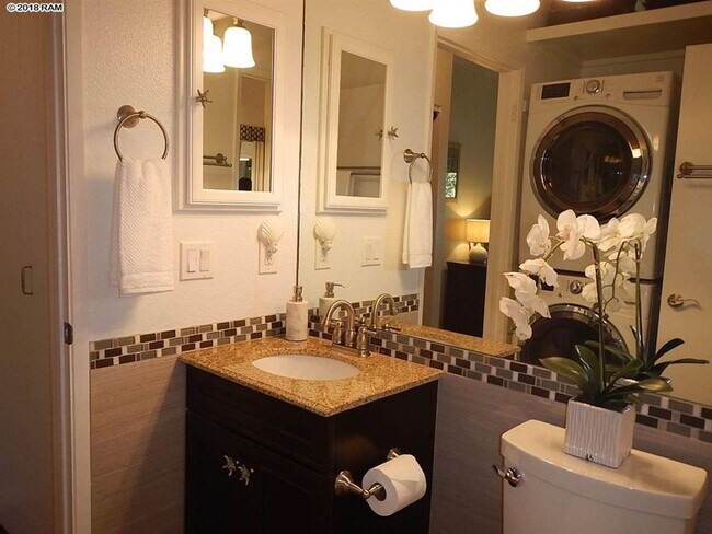Building Photo - Keonekai Villages upstairs 2 bedroom, 1.5 bathroom unit, with 2 parking spaces