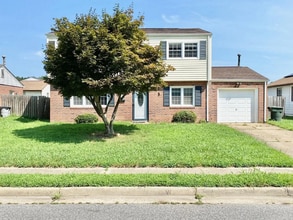 Building Photo - 14 Rendon Dr