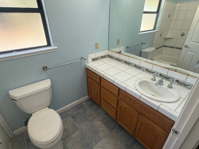 Building Photo - 100 Baldwin Lake Cir