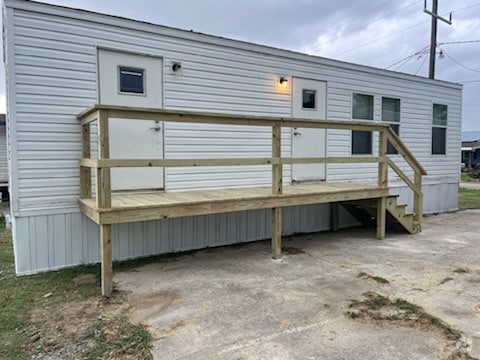 Building Photo - 205 Dennis Ln