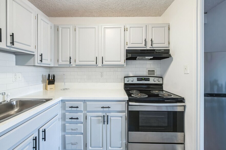 Building Photo - 1711 Bellevue Ave