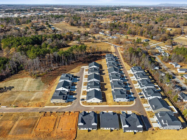 Building Photo - 512 Serena Trl