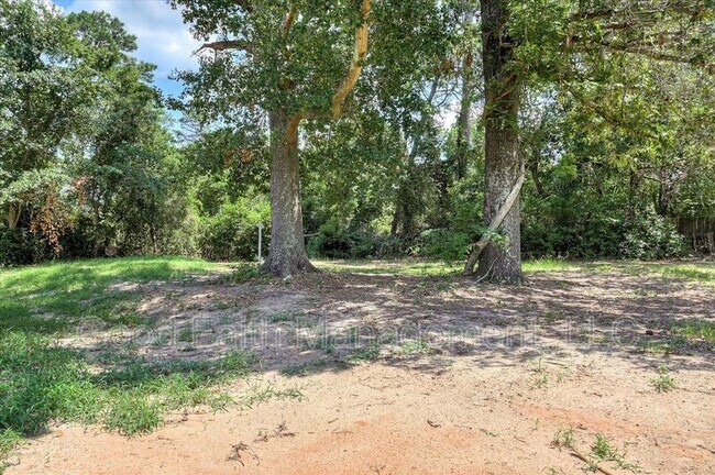 Building Photo - 4022 Windridge Dr