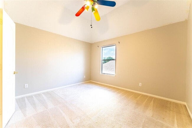 Building Photo - 311 Saunter Dr