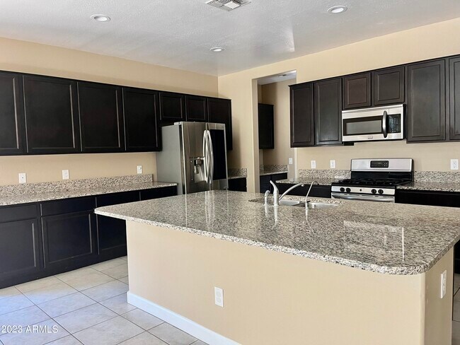 Building Photo - 4117 W South Butte Rd