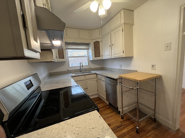 Kitchen - 501 Milledge Rd