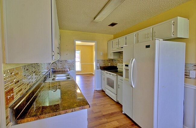 Building Photo - 205 Tempest Ln