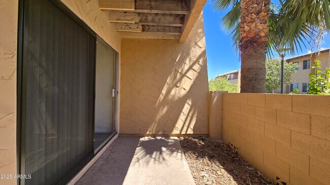 Building Photo - 8055 E Thomas Rd