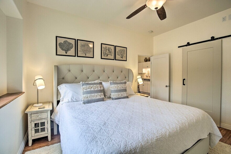 Building Photo - 7717 La Orquidia