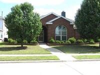Building Photo - 1530 Summerfield Dr