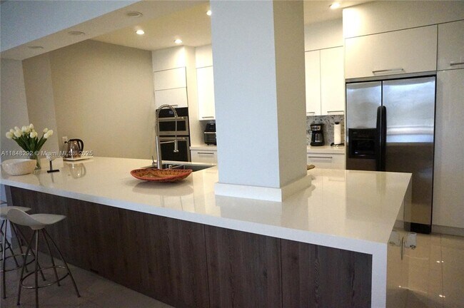 Building Photo - 251 Crandon Blvd