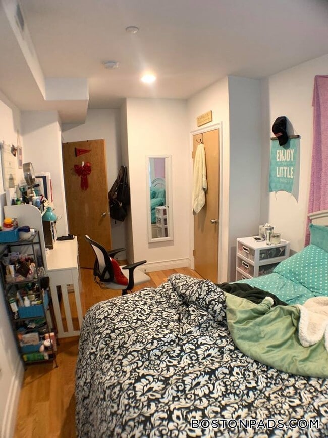 Building Photo - 64 Louis Prang St