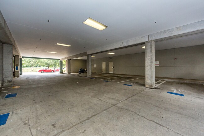 Building Photo - Amazing Industrial Studio at 626 N Graham!