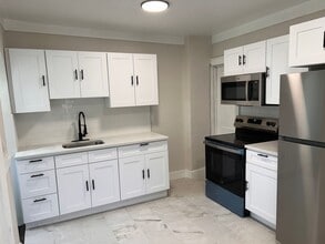 Building Photo - 22 Lilac St