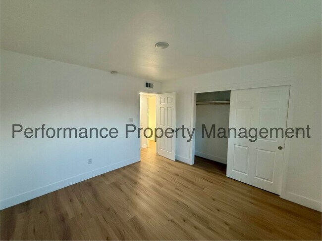 Building Photo - 3401 Squire Ln