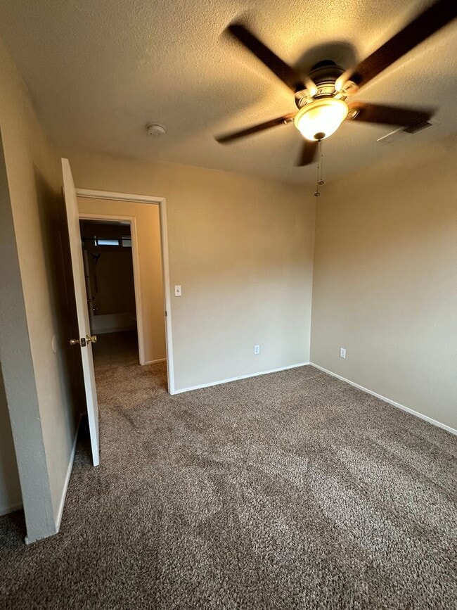 Building Photo - Cute well maintained home, convenient Anderson location