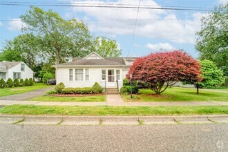 Building Photo - 128 Hawthorne St