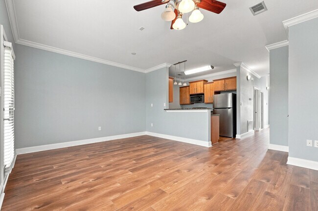 Building Photo - 530 Valparaiso Pkwy