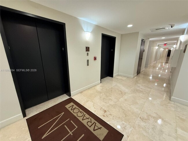 Building Photo - 10 Aragon Ave