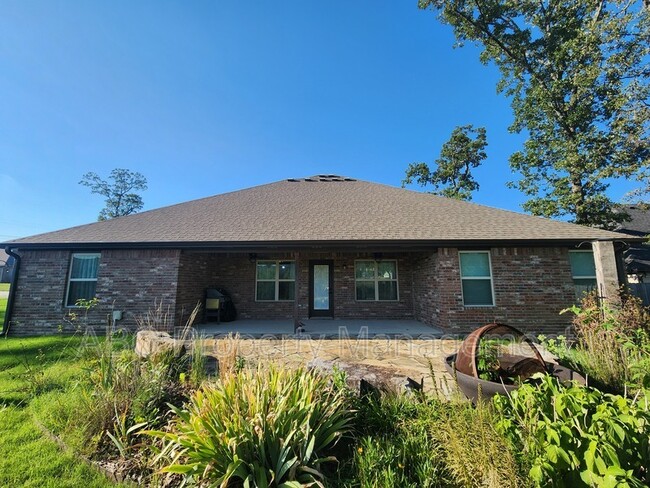 Building Photo - 5009 E Truman Ln
