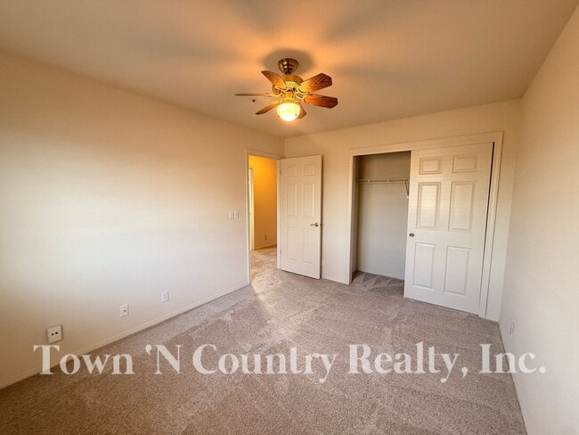 Building Photo - 139 Greenbriar Way