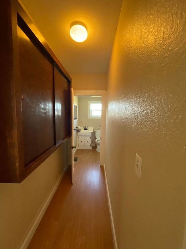 Building Photo - Spacious 3-Bed Home with Large Front & Backyard – Quiet Madera Living