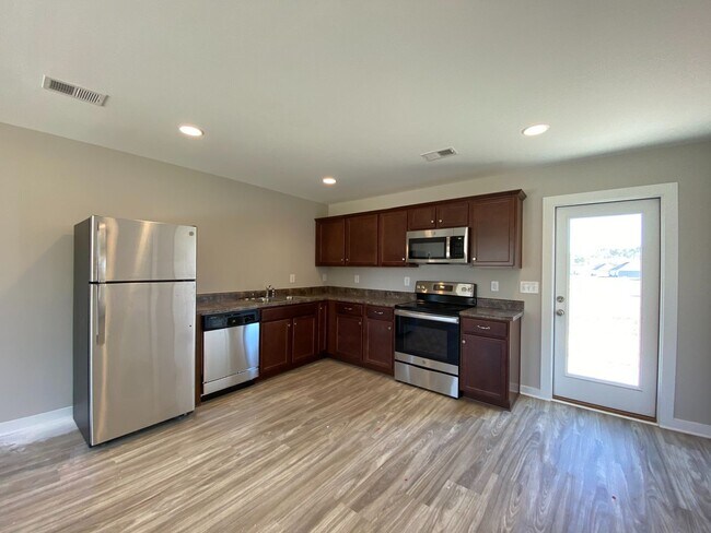 Building Photo - Gorgeous Home for Rent in Talladega, AL! A...