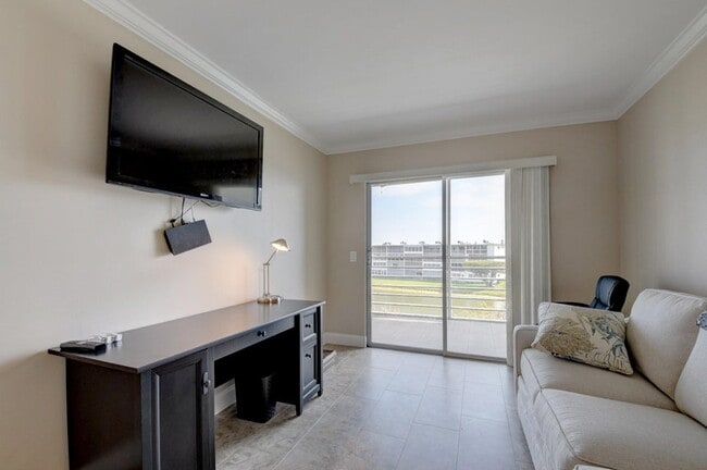 Building Photo - 4028 Newcastle B