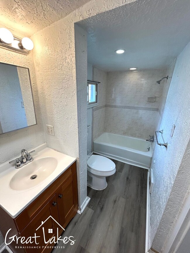 Building Photo - Charming 2 Bedroom 1 Bathroom now available for rent
