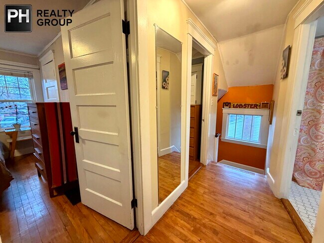 Building Photo - 157 Riverview Ave