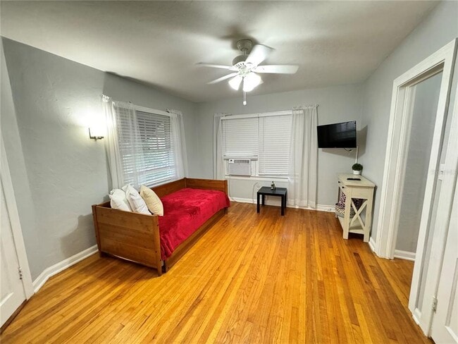 Building Photo - 607 Harwood St