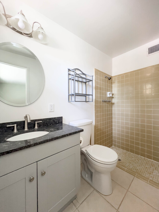 Master bathroom. - 4860 N 15th Pl