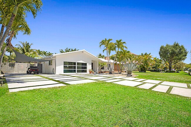 Building Photo - 400 NW 6th Ave